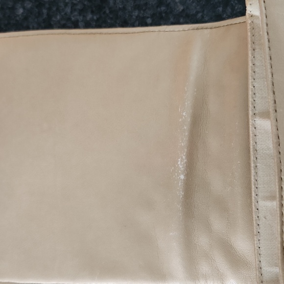 Amanda Smith Quilted Cream Crossbody with Gold Chain Strap - Picture 7 of 7